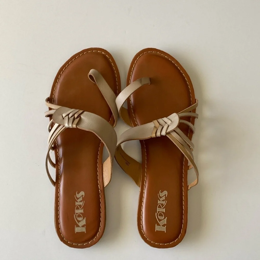 Korks leather slip on sandals toe strap women’s 10